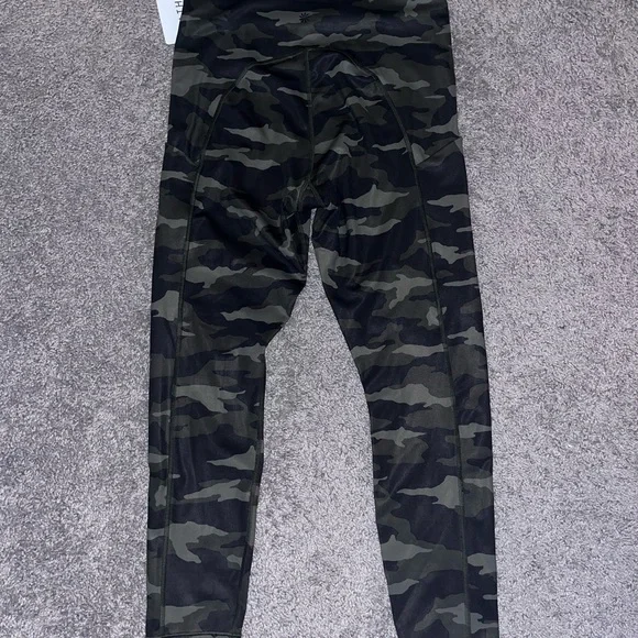 NWT Athleta 7/8 Women's Camo Leggings - Picture 6 of 8
